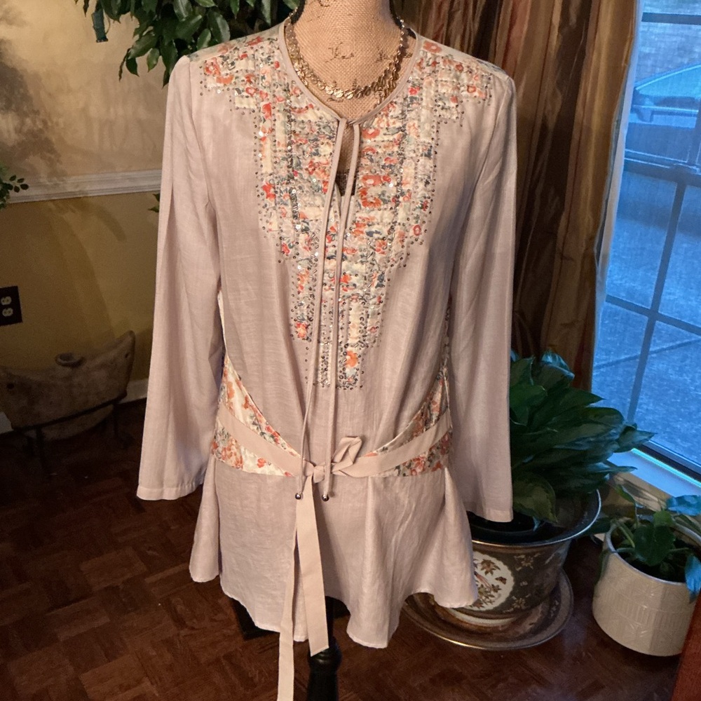 Sachin + Babi Floral Embroidered Tunic in Light Gray